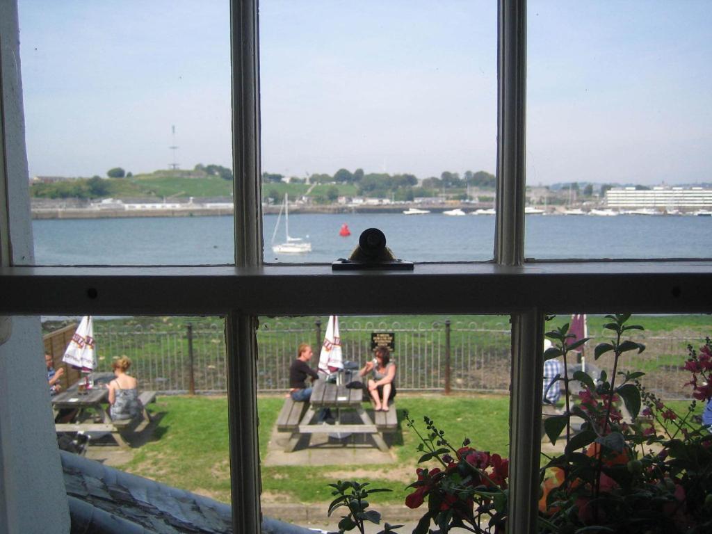 The Edgcumbe Arms Panzió Torpoint Szoba fotó