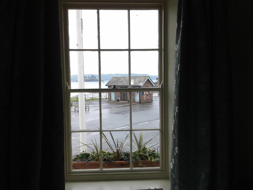 The Edgcumbe Arms Panzió Torpoint Kültér fotó